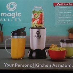 Blender with extra to-go cups.